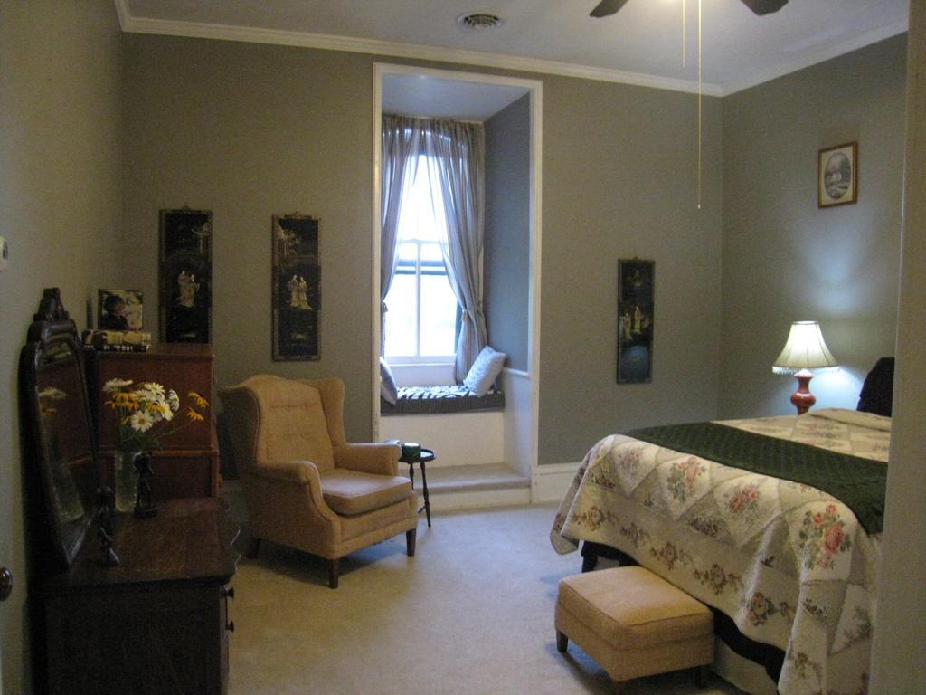 Allegheny Street Bed and breakfast 2*
